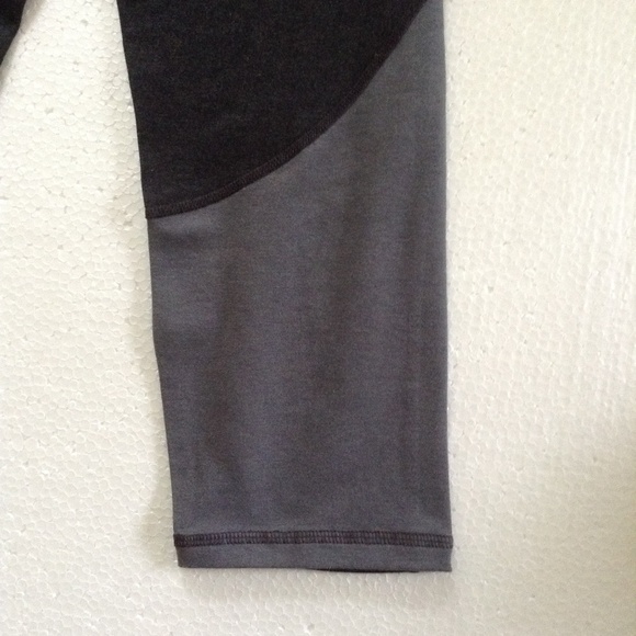 Old Navy Active High Waist Capri Leggings - Picture 6 of 8